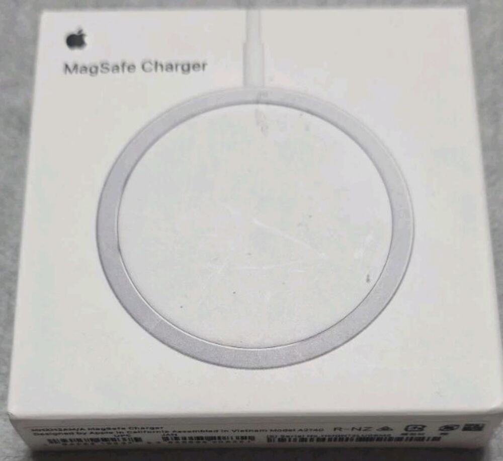 Apple MHXH3AM / A MagSafe Power Charger - White, open box